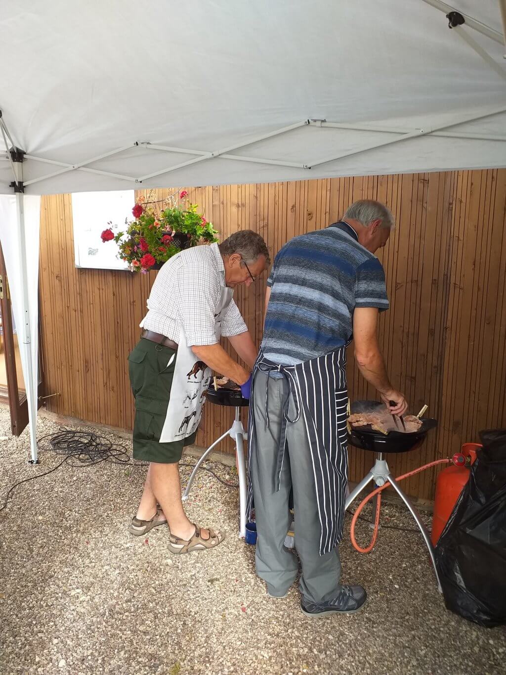 IMAGE - Cooking breakfast